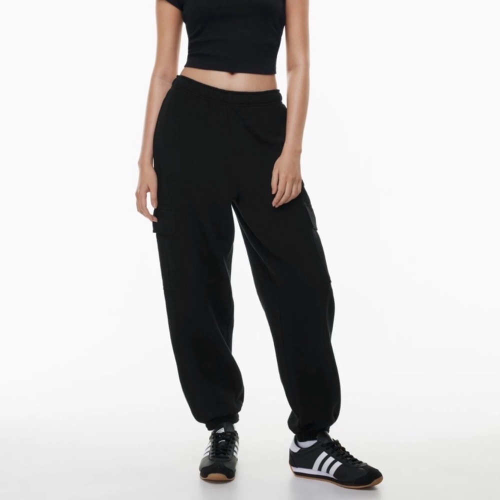 Aritzia TNA fleece cargo joggers